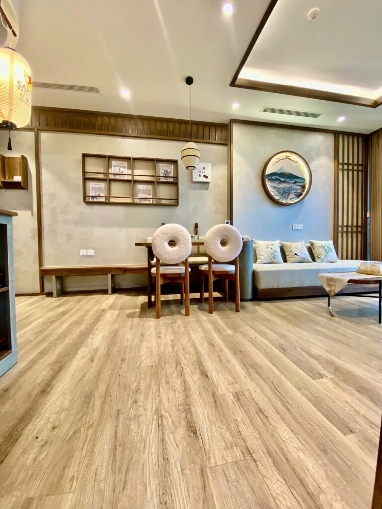 Phòng khách Homestay 3 phòng ngủ Ecopark rộng rãi