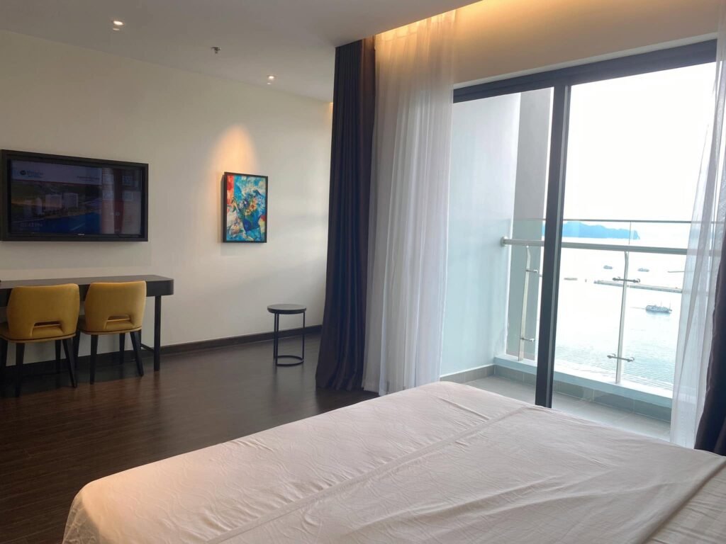 Homestay Studio Sapphire Hạ Long | View Vịnh Đẹp, Giá Tốt 2026